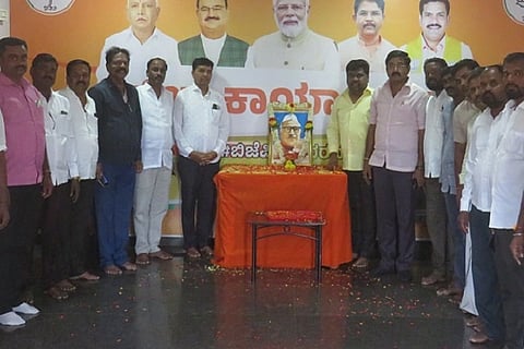  ಚಿತ್ರದುರ್ಗ ಬಿಜೆಪಿ ಕಚೇರಿಯಲ್ಲಿ ಭಾನುವಾರ ಏರ್ಪಡಿಸಿದ್ದ ಡಾ.ಬಾಬುಜಗಜೀವನರಾಂ ಅವರ ಜನ್ಮ ದಿನಾಚರಣೆಯಲ್ಲಿ ಜಿ. ಎಚ್.ಮೋಹನ್‌ಕುಮಾರ್, ಪರಶುರಾಂ, ತಿಪ್ಪೇಸ್ವಾಮಿ, ಮಾಧುರಿ ಗಿರೀಶ್, ಧನಂಜಯ, ಸುರೇಶ್, ಎ.ಮುರಳಿ ಇತರರು ಇದ್ದರು.