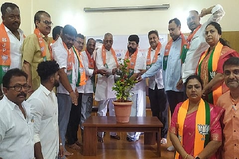 ಚಿತ್ರದುರ್ಗದಲ್ಲಿ ಶನಿವಾರ ಆಯೋಜಿಸಿದ್ದ ಬಿಜೆಪಿಯ ಪ್ರಶಿಕ್ಷಣ ಮಹಾ ಅಭಿಯಾನದಲ್ಲಿ ಮಾಜಿ ಶಾಸಕ ಜಿ.ಎಚ್. ತಿಪ್ಪಾರೆಡ್ಡಿ, ಎ. ಮುರಳಿ, ಕೆ.ಟಿ. ಕುಮಾರಸ್ವಾಮಿ, ನರೇಂದ್ರನಾಥ್, ಜಿ.ಎಚ್. ಮೋಹನ್‌ಕುಮಾರ್ ಇತರರು ಇದ್ದರು.