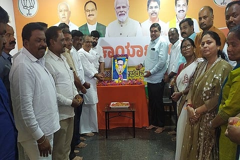 ಚಿತ್ರದುರ್ಗದ ಬಿಜೆಪಿ ಕಚೇರಿಯಲ್ಲಿ ಮಂಗಳವಾರ ಆಯೋಜಿಸಿದ್ದ ಡಾ.ಬಿ.ಆರ್. ಅಂಬೇಡ್ಕರ್ ಜಯಂತಿಯಲ್ಲಿ ಎಂಎಲ್‌ಸಿ ಕೆ.ಎಸ್. ನವೀನ್, ಮಾಜಿ ಶಾಸಕ ಎಸ್.ಕೆ. ಬಸವರಾಜನ್, ಕೆ.ಟಿ. ಕುಮಾರಸ್ವಾಮಿ, ಪರಶುರಾಂ, ರೇಖಾ, ಎಂ. ಮುರುಳಿ ಮತ್ತಿತರರು ಇದ್ದರು.
