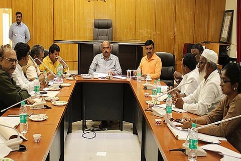 ಜಿಲ್ಲಾಽಕಾರಿ ಕಚೇರಿಯಲ್ಲಿ ಗುರುವಾರ ಜಿಲ್ಲಾಸ್ಪತ್ರೆ ಆರೋಗ್ಯ ರಕ್ಷಾ ಸಮಿತಿ ಸಭೆಯಲ್ಲಿ ಡಿ.ಸಿ. ಟಿ. ವೆಂಕಟೇಶ್ ಮಾತನಾಡಿದರು.
