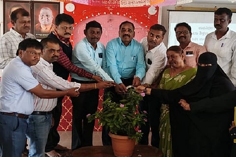 ಚಿತ್ರದುರ್ಗದಲ್ಲಿ ಬುಧವಾರ ಏರ್ಪಡಿಸಿದ್ದ ಎಸ್ಸೆಸ್ಸೆಲ್ಸಿ -Àಲಿತಾಂಶ ಸುಧಾರಣಾ ಕಾರ್ಯಾಗಾರವನ್ನು ಡಿಡಿಪಿಐ ಎಂ.ಆರ್. ಮಂಜುನಾಥ್ ಉದ್ಘಾಟಿಸಿದರು. ನಿತ್ಯಾನಂದ, ಶ್ರೀನಿವಾಸ, ಬಸವರಾಜ್, ಎಂ.ಆರ್. ನಾಗರಾಜ್, ಪ್ರಭುಪ್ರಸಾದ್, ಶ್ರೀನಿವಾಸ್ ಇತರರು ಇದ್ದರು.