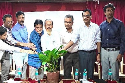  ಚಿತ್ರದುರ್ಗದಲ್ಲಿ  ಏರ್ಪಡಿಸಿದ್ದ ಕಾರ್ಯಾಗಾರವನ್ನು ಡಿಎಚ್‌ಒ ಡಾ.ಜಿ.ಪಿ. ರೇಣುಪ್ರಸಾದ್,ವಿಜಯಕುಮಾರ್, ಡಾ.ರಂಗಸ್ವಾಮಿ,ಡಾ.ಅಭಿನವ್,ಡಾ.ಬಸವAತಪ್ಪ, ಡಾ.ಪÊಥ್ವೀಶ್,ಡಾ.ಗಿರೀಶ್,ಡಾ.ರಾಘವೇಂದ್ರ ಪ್ರಸಾದ್,ಡಾ.ಪ್ರಾರ್ಥನಾ,ಡಾ ಆಯೇಷಾ ಇತರರು ಇದ್ದರು.