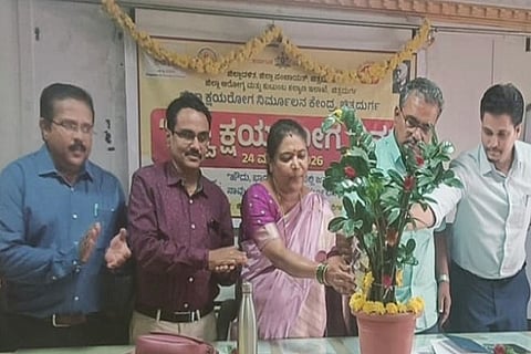 ಚಿತ್ರದುರ್ಗದಲ್ಲಿ ಶುಕ್ರವಾರ ಆಯೋಜಿಸಿದ್ದ ವಿಶ್ವ ಕ್ಷಯ ರೋಗ ದಿನಾಚರಣೆಯಲ್ಲಿ ಡಿಎಚ್‌ಒ ಡಾ.ಜಿ.ಪಿ. ರೇಣುಪ್ರಸಾದ್, ಡಾ. ಬಸವರಾಜ್ ಸಂಗೊಳ್ಳಿ, ಡಾ.ಸಿ.ಒ.ಸುಧಾ, ಡಾ.ಎನ್. ಕಾಶಿ, ಡಾ.ಡಿ.ಎಂ. ಅಭಿನವ್, ಡಾ.ನಾಗರಾಜ್ ಇತರರು ಇದ್ದರು.