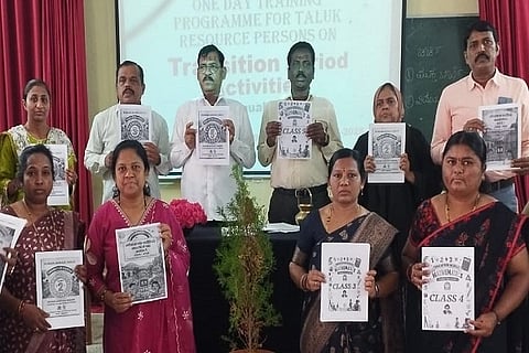 ಚಿತ್ರದುರ್ಗದಲ್ಲಿ ಬುಧವಾರ ಆಯೋಜಿಸಿದ್ದ ಕಾರ್ಯಾಗಾರದಲ್ಲಿ ಪ್ರಾಚಾರ್ಯ ಎಂ. ನಾಸಿರುದ್ದೀನ್ ತರಬೇತಿ ಸಾಹಿತ್ಯ ಬಿಡುಗಡೆ ಮಾಡಿದರು. ಅಶ್ವಥ್‌ನಾರಾಯಣ, ಅರ್ಜುಮಂದ್‌ಬಾನು, ಎಸ್. ಬಸವರಾಜು, ಜಿ.ಜಿ.ನಾಗರಾಜು, ಸಿ.ಬಿ. ಮಂಜುನಾಥ್, ಸಿ.ಎಂ. ಸುಂದರ್‌ರಾಜ್, ವಿ. ರಾಧಾ, ಕೆ.ಜಿ. ರಂಜಿತಾ, ಪ್ರಕಾಶ್ ಇತರರು ಇದ್ದರು.