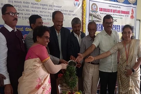  ಚಿತ್ರದುರ್ಗದಲ್ಲಿ ಸೋಮವಾರ ಆಯೋಜಿಸಿದ್ದ ಕಾನೂನು ಅರಿವು-ನೆರವು ಕಾರ್ಯಕ್ರಮವನ್ನು ಎಂ. ವಿಜಯ್ ಉದ್ಘಾಟಿಸಿದರು. ಕೆ.ಎಚ್. ವಿಜಯಕುಮಾರ್, ಜೆ. ವೈಶಾಲಿ, ಡಾ.ಎಲ್. ಈಶ್ವರಪ್ಪ, ಎಚ್.ಎಸ್. ಮಹೇಶ್ವರಪ್ಪ, ಬಿ.ಪಿ. ಪ್ರೇಮನಾಥ ಇತರರಿದ್ದರು.