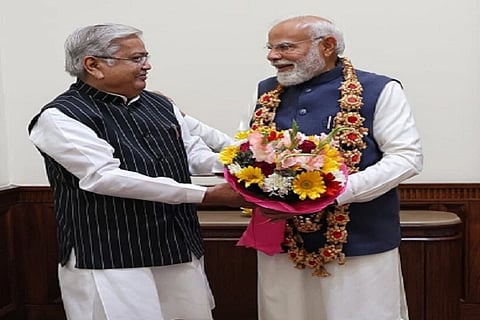 ಹೊಸದಿಲ್ಲಿಯಲ್ಲಿ ಗುರುವಾರ ಸಂಸದ ಗೋವಿಂದ ಎಂ.ಕಾರಜೋಳ ಪ್ರಧಾನಿ ನರೇಂದ್ರ ಮೋದಿ ಅವರನ್ನು ಭೇಟಿ ಮಾಡಿ ಚರ್ಚಿಸಿದರು.