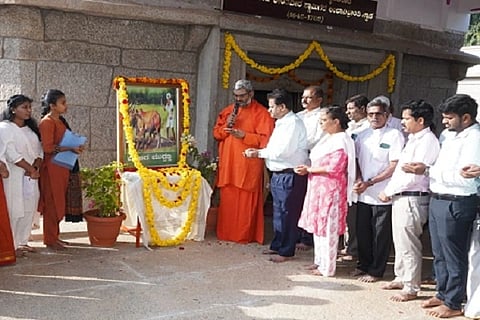 ಚಿತ್ರದುರ್ಗದಲ್ಲಿ ಶುಕ್ರವಾರ ಆಯೋಜಿಸಿದ್ದ ಶಿವಶರಣ ಒಕ್ಕಲಿಗ ಮುದ್ದಣ್ಣ ಜಯಂತ್ಯುತ್ಸವದಲ್ಲಿ ಡಾ. ಬಸವಕುಮಾರ ಸ್ವಾಮೀಜಿ, ಕಾಳೇಗೌಡ ಬಸಪ್ಪ ಗುಡಸಿ, ಬಸವರಾಜಕಟ್ಟಿ ಇತರರು ಇದ್ದರು.