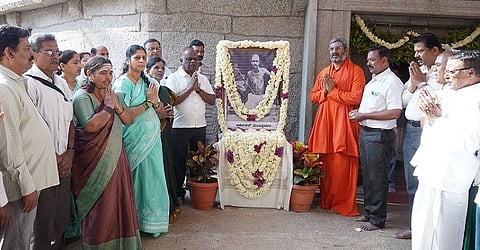 ಚಿತ್ರದುರ್ಗದಲ್ಲಿ ಬುಧವಾರ ಆಯೋಜಿಸಿದ್ದ ಹರ್ಡೇಕರ್ ಮಂಜಪ್ಪ ಅವರ ಜಯಂತ್ಯುತ್ಸವದಲ್ಲಿ ಡಾ. ಬಸವಕುಮಾರ ಸ್ವಾಮೀಜಿ, ಹುರುಳಿ ಎಂ. ಬಸವರಾಜ, ಡಾ. ರಘುನಾಥರೆಡ್ಡಿ, ನಾಗರಾಜ್‌ಸಂಗಮ್, ಬಸವರಾಜಕಟ್ಟಿ ಇತರರು ಇದ್ದರು.