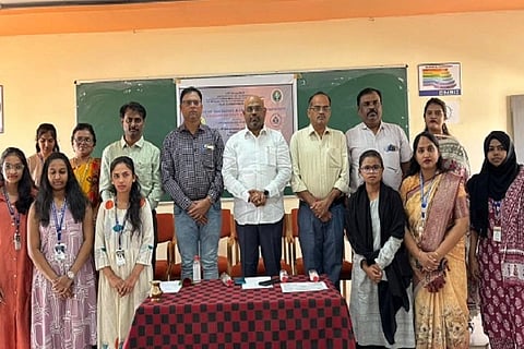  ಚಿತ್ರದುರ್ಗ ಎಸ್‌ಜೆಎಂಐಟಿಯಲ್ಲಿ ಆಯೋಜಿಸಿರುವ ಐದು ದಿನಗಳ ಆರ್‌ಟಿಎಲ್, ಐಪಿ ಇಂಟಿಗ್ರೇಶನ್ ಮತ್ತು ಎಸ್‌ಓಸಿ ಸೈನ್‌ಆ-ï` ಹ್ಯಾಂಡ್ಸ್ ಆನ್ ಬೂಟ್‌ಕ್ಯಾಂಪ್ ತರಬೇತಿಗೆ ಪ್ರಾಚಾರ್ಯ ಡಾ.ಪಿ.ಬಿ. ಭರತ್ ಸೋಮವಾರ ಚಾಲನೆ ನೀಡಿದರು. ಡಾ.ಕೆ.ಬಿ. ಸಿದ್ದೇಶ್, ಡಾ. ಎ.ಎಂ. ರಾಜೇಶ್, ಡಾ.ಎಸ್. ಚೇತನ್, ಪ್ರೊ.ಜಿ.ಆರ್. ನಂದಿನಿ, ಪ್ರೊ.ಕೆ.ದಿವ್ಯಾ, ಪ್ರೊ. ಆರ್. ಸುಷ್ಮಾ ಇದ್ದರು.