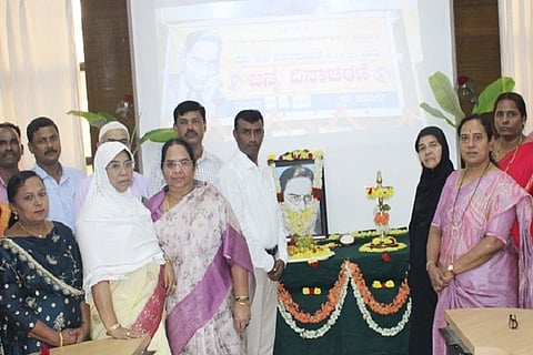 ಚಿತ್ರದುರ್ಗದಲ್ಲಿ ಶನಿವಾರ ಆಯೋಜಿಸಿದ್ದ ಸಾಂಖ್ಯಿಕ ದಿನಾಚರಣೆಯಲ್ಲಿ ಜಿಪಂ ಡಿಎಸ್ ಎಂ. ಬಾಬು, ಮೊಹಮದ್ ಯೂಸು-ï, ಸಿ.ಎಸ್. ಗಾಯತ್ರಿ, ರವಿಕುಮಾರ್ ಇತರರು ಇದ್ದರು.