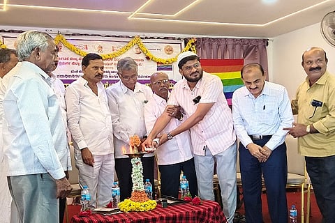 ಚಿತ್ರದುರ್ಗದಲ್ಲಿ ಗುರುವಾರ ಅಲ್ಪಸಂಖ್ಯಾತರ ಸಹಕಾರ ಸಂಘಗಳ ಪದಾಽಕಾರಿಗಳು, ನಿರ್ದೇಶಕರು, ಮುಖ್ಯಕಾರ್ಯ ನಿರ್ವಹಣಾಽಕಾರಿಗಳಿಗೆ ಆಯೋಜಿಸಿದ್ದ ತರಬೇತಿ ಕಾರ್ಯಾಗಾರದಲ್ಲಿ ಜಿ.ಇ. ಅಜ್ಜಪ್ಪ, ಆರ್. ಮಲ್ಲೇಶಪ್ಪ, ಎಸ್.ಎನ್.ತಿಪ್ಪೇಸ್ವಾಮಿ, ಎಚ್.ಎಂ. ಮಂಜುನಾಥಪ್ಪ, ಎಚ್.ಎಸ್.ನಾಗರಾಜಯ್ಯ, ಎಚ್.ಬಿ. ಮಂಜುನಾಥ್, ಮಹಬೂಬ್‌ಅಲಿ ಮತ್ತಿತರರು ಇದ್ದರು.
