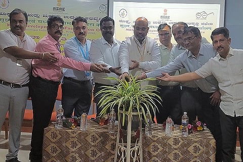 ಚಿತ್ರದುರ್ಗದಲ್ಲಿ ಸೋಮವಾರ ಆಯೋಜಿಸಿದ್ದ ಎಂಎಸ್‌ಎAಇ ಕುರಿತಾ ಜಾಗೃತಿ ಕಾರ್ಯಾಗಾರದಲ್ಲಿ ಎಸ್‌ಜೆಎಂಐಟಿ ಪ್ರಾಚಾರ್ಯ ಡಾ.ಪಿ.ಬಿ. ಭರತ್, ರಾಘವೇಂದ್ರ, ಮಂಜುನಾಥ್, ಮಹಮ್ಮದ್ -Àಜಲುಲ್ಲಾ, ಮಹೇಶ್ವರಪ್ಪ, ಡಾ.ಬಿ.ಜಿ. ಕುಮಾರಸ್ವಾಮಿ, ಡಾ.ಎಸ್.ಪಿ. ಶಿವಕುಮಾರ್, ಡಾ.ಎ.ಎಂ. ರಾಜೇಶ್ ಇತರರು ಇದ್ದರು.
