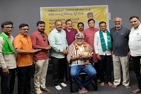 ಚಿತ್ರದುರ್ಗದಲ್ಲಿ ಬುಧವಾರ ಆಯೋಜಿಸಿದ್ದ ನಮ್ಮೂರ ನೆಂಟರು ಸರಣಿ ಮಾಲಿಕೆಯಲ್ಲಿ ನಟ ಶರತ್ ಲೋಹಿತಾಶ್ವ ಅವರನ್ನು ಸನ್ಮಾನಿಸಲಾಯಿತು. ಕೆ.ಎಂ. ವೀರೇಶ್, ಎನ್.ಆರ್. ಮಹಾಂತರೆಡ್ಡಿ, ಡಾ. ಹೇಮಂತರಾಜು, ಚಿಕ್ಕಪ್ಪನಹಳ್ಳಿ ಷಣ್ಮುಖ, ವಿನಾಯಕ ತೊಡರನಾಳ್, ಹಂಪಯ್ಯನಮಾಳಿಗೆ ಧನಂಜಯ ಇತರರು ಇದ್ದರು.