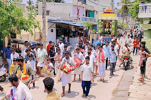  ಜಾತ್ರೆ ಅಂಗವಾಗಿ ಚಿತ್ರದುರ್ಗದ ನಗರದೇವತೆ ಶ್ರೀ ಉಚ್ಚಂಗಿಯಲ್ಲಮ್ಮ ದೇವಿಯ ಉತ್ಸವ ಮೂರ್ತಿ ರಾಜಬೀದಿಗಳಲ್ಲಿ ಸಂಚರಿಸಿತು.   