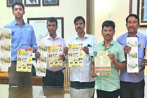 ಚಿತ್ರದುರ್ಗದಲ್ಲಿ ಶುಕ್ರವಾರ ಸಿಇಒ ಡಾ.ಎಸ್. ಆಕಾಶ್ ಅವರು ವಿಬಿರಾಮ್‌ಜಿ ಯೋಜನೆ ಕರಪತ್ರ ಹಾಗೂ ಸ್ಟಿಕ್ಕರ್ ಬಿಡುಗಡೆ ಮಾಡಿದರು. ಎಡಿಪಿಸಿ ಮೋಹನ್‌ಕುಮಾರ್, ಎಂ. ಬಾಬು, ಶಿವಪ್ರಕಾಶ್,ರವೀಂದ್ರನಾಥ್, ಸಹನಾ, ಉಮಾಶಂಕರ್, ಮೋಹನ್‌ಕುಮಾರ್ ಮತ್ತಿತರರು ಇದ್ದರು.