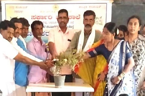 ಚಿತ್ರದುರ್ಗ ತಾಲೂಕು ಕೂನಬೇವು ಸರ್ಕಾರಿ ಪ್ರೌಢಶಾಲೆಯಲ್ಲಿ ಶನಿವಾರ ಆಯೋಜಿಸಿದ್ದ ಪಾಲಕರ ಮತ್ತು ಶಿಕ್ಷಕರ ಮಹಾಸಭೆಯಲ್ಲಿ ಎಸ್. ಹನುಮಂತಪ್ಪ, ಮಾರುತಿಪ್ರಸಾದ್, ಎಸ್. ಕೃಷ್ಣ, ಕೆಂಚಪ್ಪ ಇತರರು ಇದ್ದರು. 