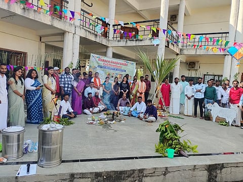 ಕಲಬುರಗಿ ಕರ್ನಾಟಕ ಕೇಂದ್ರೀಯ ವಿಶ್ವವಿದ್ಯಾಲಯದಲ್ಲಿ ಮಕರ ಸಂಕ್ರಾಂತಿ ಹಬ್ಬವನ್ನು ಗುರುವಾರ ಸಡಗರ, ಸಂಭ್ರಮದಿಂದ ಆಚರಿಸಿದರು. ಡೀನ್​ ಪ್ರೊ.ಜಿ.ಆರ್​.ಅಂಗಡಿ, ಅಧ್ಯಾಪಕರಾದ ಡಾ.ಥಿಯಾಗೊ, ಡಾ.ಮಯೂರ್​ ಪೂಜಾರ, ಡಾ.ಗುರು.ಬಿ, ಡಾ.ಬುಚಿ ರೆಡ್ಡಿ, ಡಾ.ಚಂದ್ರಶೇಖರ ಗೌಡ, ಡಾ.ಅಖಿಲೇಶ, ಡಾ.ನಿಶಾ ಪ್ರಜಾಪತಿ, ಡಾ.ಸುರೇಶ, ಡಾ.ಸಾಯಿ ಆಭಿನವ್​ ಇತರರಿದ್ದರು.