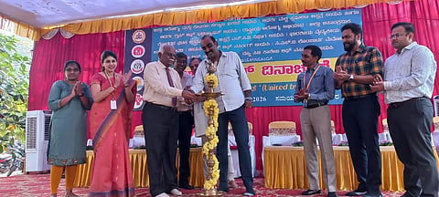 ಉಡುಪಿಯಲ್ಲಿ ಆಯೋಜಿಸಿದ್ದ ವಿಶ್ವ ಕ್ಯಾನ್ಸರ್​ ತಡೆ ದಿನಾಚರಣೆಯನ್ನು ಯಶ್​ಪಾಲ್​ ಸುವರ್ಣ ಉದ್ಘಾಟಿಸಿದರು. ಡಾ. ಎಚ್​. ಅಶೋಕ್​, ಡಾ. ವಾಸುದೇವ್​, ಡಾ. ಲತಾ ನಾಯಕ್​, ಡಾ. ಜಿ.ಎಸ್​. ಚಂದ್ರಶೇಖರ್​, ನಿಧಿ, ಡಾ. ಅಶೋಕಕುಮಾರ್​, ಡಾ. ಮಾನಸಾ ಇ.ಆರ್​. ಇದ್ದರು.