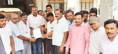ವಿವಿಧ ಬೇಡಿಕೆ ಈಡೇರಿಸಲು ಪಟ್ಟು demands
