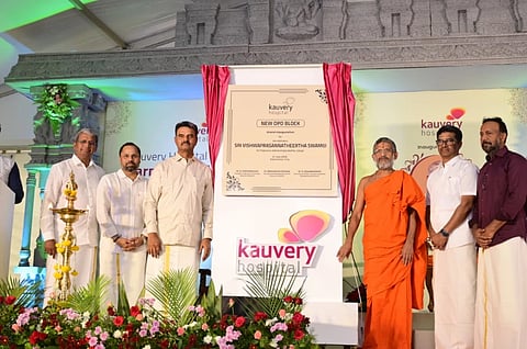 ಕಾವೇರಿ ಆಸ್ಪತ್ರೆಯ ಎಲೆಕ್ಟ್ರಾನಿಕ್‌ಸಿಟಿ  ಶಾಖೆಯಲ್ಲಿ ಕರ್ನಾಟಕದ ಅತಿದೊಡ್ಡ  ಹೊರರೋಗಿ ವಿಭಾಗ (ಓಪಿಡಿ) ವನ್ನು ಪೇಜಾವರ ಶ್ರೀ ವಿಶ್ವಪ್ರಸನ್ನ ತೀರ್ಥ ಸ್ವಾಮೀಜಿ ಉದ್ಘಾಟಿಸಿದರು. ಆಸ್ಪತ್ರೆಯ ಸಂಸ್ಥಾಪಕ ಡಾ.ಎಸ್.ಚಂದ್ರಕುಮಾರ್ ಮತ್ತಿತರರು ಉಪಸ್ಥಿತರಿದ್ದರು. 