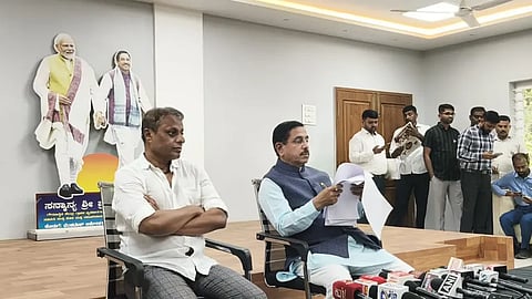 behavior ಸುದ್ದಿಗೋಷ್ಠಿಯಲ್ಲಿ ಮಾತನಾಡಿದ ಕೇಂದ್ರ ಸಚಿವ ಪ್ರಲ್ಹಾದ ಜೋಶಿ.