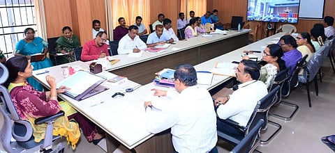 ಮಂಡ್ಯದಲ್ಲಿ ಜಿಲ್ಲಾ ಪಂಚಾಯಿತಿ ಸಿಇಒ ಕೆ.ಆರ್.ನಂದಿನಿ ಅಧ್ಯಕ್ಷತೆಯಲ್ಲಿ ಸಭೆ ಆಯೋಜಿಸಲಾಗಿತ್ತು.