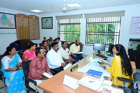ಮಂಡ್ಯದಲ್ಲಿ ಆಯೋಜಿಸಿದ್ದ ಸಭೆಯಲ್ಲಿ ಜಿಪಂ ಸಿಇಒ ಕೆ.ಆರ್.ನಂದಿನಿ ಮಾತನಾಡಿದರು.