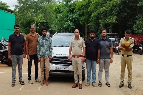 ಸರ ಕಿತ್ತು ಪರಾರಿಯಾಗಿದ್ದ ತಾಲೂಕಿನ ಬಿಕ್ಕೋನಹಳ್ಳಿ ಗ್ರಾಮದ ಮಂಜುನಾಥ ನಾಯ್ಕ ಬಂಧಿಸಿದ ಶಿವಮೊಗ್ಗ ಗ್ರಾಮಾಂತರ ಪೊಲೀಸರು.