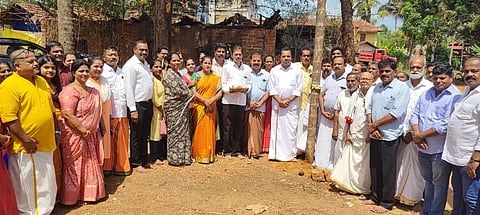 ಉಡುಪಿಯ ಕೊಡವೂರಿನಲ್ಲಿ ನಡೆಯಲಿರುವ ಮಹಾರುದ್ರ ಯಾಗದ ಪೂರ್ವಭಾವಿಯಾಗಿ ಚಪ್ಪರ ಮಹೂರ್ತ ನೆರವೇರಿತು. ಸೀತಾರಾಮ ಆಚಾರ್ಯ, ಪ್ರಸಾದ್​ರಾಜ್​ ಕಾಂಚನ್​, ಕೆ. ಕೃಷ್ಣಮೂರ್ತಿ ಆಚಾರ್ಯ, ಪ್ರಕಾಶ್​ ಜಿ. ಕೊಡವೂರು, ರಮೇಶ್​ ಎಸ್​. ತಿಂಗಳಾಯ ಇತರರಿದ್ದರು.