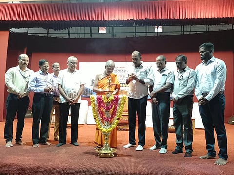 ಉಡುಪಿಯ ಪಿಪಿಸಿಯಲ್ಲಿ ಆಯೋಜಿಸಿದ್ದ ಮಂಗಳೂರು ವಿವಿ ಅಂತರ್​ ಕಾಲೇಜ್​ಗಳ ಚೆಸ್​ ಕ್ರೀಡಾಕೂಟವನ್ನು ವಿಶ್ವಪ್ರಿಯ ಶ್ರೀ ಉದ್ಘಾಟಿಸಿದರು. ಯಶ್​ಪಾಲ್​ ಸುವರ್ಣ, ಪ್ರಶಾಂತ್​ ಹೊಳ್ಳ, ರಾಮು ಎಲ್​., ಸುರೇಶ್​ ತುಂಗ, ಡಾ. ಚಂದ್ರಕಾಂತ್​ ಭಟ್​, ರಾಘವೇಂದ್ರ ಎಲ್., ಸೂರಜ್​ ಎಂ. ಇದ್ದರು.