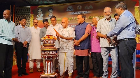 ನಗರದ ನಯನ ಸಭಾಂಗಣದಲ್ಲಿ ಬುಧವಾರ ನಡೆದ ಕಾರ್ಯಕ್ರಮದಲ್ಲಿ ಚಿದಾನಂದಮೂರ್ತಿಯವರ ಸಮಗ್ರ ಸಾಹಿತ್ಯ ಸಂಪುಟಗಳು ಹಾಗೂ ವಿವಿಧ ಮರು ಮುದ್ರಣ ಕೃತಿಗಳ ಲೋಕಾರ್ಪಣೆ ಕಾರ್ಯಕ್ರಮವನ್ನು ಸಾಹಿತಿ ಡಾ. ಹಂಪನಾ ಉದ್ಘಾಟಿಸಿದರು. 