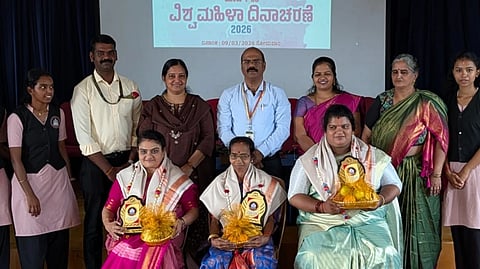 ತೆಂಕನಿಡಿಯೂರು ಸರ್ಕಾರಿ ಕಾಲೇಜಿನಲ್ಲಿ ಸಾಧಕ ಮಹಿಳೆಯರನ್ನು ಸನ್ಮಾನಿಸಲಾಯಿತು. ನಿತ್ಯಾನಂದ ವಿ. ಗಾಂವಕರ್​, ಡಾ. ಆಶಾ ಸಿ. ಇಂಗಳಗಿ, ರಾಕೇಶ್​, ಪ್ರಶಾಂತ್​ ನೀಲಾವರ, ಮರ್ವಿನ್​ ಡಿಸೋಜ, ಬಿಂದು ಟಿ., ಕೃಷ್ಣ ಸಾಸ್ತಾನ, ಸುಷ್ಮಾ ಟಿ. ಇದ್ದರು.