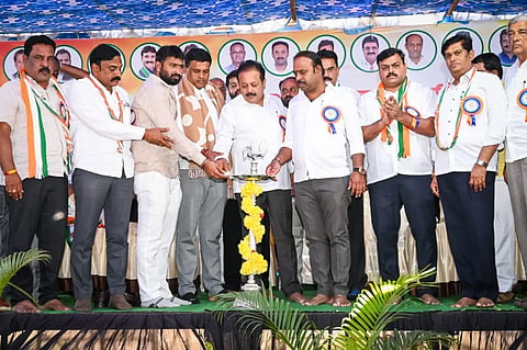 ಮಂಡ್ಯದಲ್ಲಿ ಆಯೋಜಿಸಿದ್ದ ಯುವ ಸಮ್ಮೇಳನವನ್ನು ಜಿಲ್ಲಾ ಉಸ್ತುವಾರಿ ಸಚಿವ ಎನ್.ಚಲುವರಾಯಸ್ವಾಮಿ ಉದ್ಘಾಟಿಸಿದರು. 