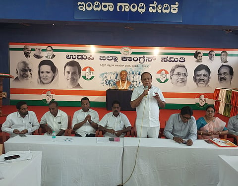 ಉಡುಪಿಯಲ್ಲಿ ನಡೆದ ಸಭೆಯಲ್ಲಿ ವಿನಯಕುಮಾರ್​ ಸೊರಕೆ ಮಾತನಾಡಿದರು. ಅಶೋಕಕುಮಾರ್​ ಕೊಡವೂರು, ಪ್ರಸಾದರಾಜ್​ ಕಾಂಚನ್​ ಮಾತನಾಡಿದರು. ಕಿಶನ್​ ಹೆಗಡೆ ಕೊಳ್ಕೆಬೈಲ್​, ಮಲ್ಯಾಡಿ ಶಿವರಾಂ ಶೆಟ್ಟಿ, ಜ್ಯೋತಿ  ಹೆಬ್ಬಾರ್​, ಪ್ರಖ್ಯಾತ್​ ಶೆಟ್ಟಿ ಇದ್ದರು.