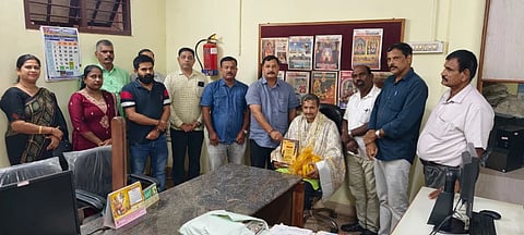 ಉಡುಪಿ ಬ್ಲಾಕ್​ ಕಾಂಗ್ರೆಸ್​ ಸಮಿತಿ ವತಿಯಿಂದ ಆಯೋಜಿಸಿದ್ದ ರಾಷ್ಟ್ರೀಯ ವೈದ್ಯರ ದಿನ, ಲೆಕ್ಕ ಪರಿಶೋಧಕರ ದಿನ, ಪತ್ರಿಕಾ ದಿನ ಹಾಗೂ ಅಂಚೆ ಕಾರ್ಮಿಕರ ದಿನ ಕಾರ್ಯಕ್ರಮದಲ್ಲಿ ಸುಬ್ರಹ್ಮಣ್ಯ ಜಿ. ಕುರ್ಯ ಅವರನ್ನು ಸನ್ಮಾನಿಸಲಾಯಿತು. ರಮೇಶ್​ ಕಾಂಚನ್​, ಚಂದ್ರಮೋಹನ್​ ಚಿಟ್ಪಾಡಿ, ಸತೀಶ್​ ಪುತ್ರನ್​, ಗಣೇಶ್​ ನೆರ್ಗಿ, ಸತೀಶ್​ ಕೊಡವೂರು, ಯುವರಾಜ್​ ಪುತ್ತೂರು, ಸಂಧ್ಯಾ ತಿಲಕ್​ರಾಜ್​, ಮಮತಾ ಶೆಟ್ಟಿ ಇತರರಿದ್ದರು.