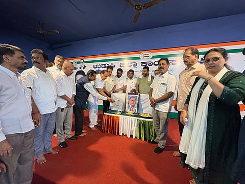 ಉಡುಪಿಯ ಜಿಲ್ಲಾ ಕಾಂಗ್ರೆಸ್​ ಭವನದಲ್ಲಿ ಡಾ. ಅಂಬೇಡ್ಕರ್​ ಜಯಂತಿಯನ್ನು ವಿನಯಕುಮಾರ್​ ಸೊರಕೆ ಉದ್ಘಾಟಿಸಿದರು. ಅಶೋಕಕುಮಾರ್​ ಕೊಡವೂರು, ಡಾ.ಗಣನಾಥ್​ ಶೆಟ್ಟಿ ಎಕ್ಕಾರು, ವೆರೋನಿಕಾ ಕರ್ನೇಲಿಯೋ, ಪ್ರಖ್ಯಾತ ಶೆಟ್ಟಿ, ಹರೀಶ್​ ಕಿಣಿ, ಪ್ರಶಾಂತ್​ ಜತ್ತನ್ನ, ಜ್ಯೋತಿ ಹೆಬ್ಬಾರ್​, ಭಾಸ್ಕರ್​ ರಾವ್​ ಕಿದಿಯೂರು ಇತರರಿದ್ದರು.