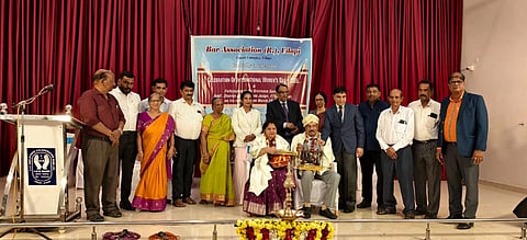 ಉಡುಪಿಯ ಜಿಲ್ಲಾ ನ್ಯಾಯಾಲಯದಲ್ಲಿ ಆಯೋಜಿಸಿದ್ದ ಕಾರ್ಯಕ್ರಮದಲ್ಲಿ ನಿವೃತ್ತ ನ್ಯಾಯಾಧೀಶ ಶ್ರೀನಿವಾಸ್​ ಸುವರ್ಣ ದಂಪತಿಯನ್ನು ಸನ್ಮಾನಿಸಲಾಯಿತು. ಕೆ.ಎಸ್​. ಜ್ಯೋತಿಶ್ರೀ, ಕಿರಣ್​ ಎಸ್​. ಗಂಗಣ್ಣನವರ್​, ಸಮೀವುಲ್ಲಾ, ಯೋಗಿಶ್​ ಪಿ.ಆರ್​., ಸಂತೋಷ್​ ಶ್ರೀವಾಸ್ತವ್​, ಮನು ಪಟೇಲ್​, ಶ್ವೇತಾಕ್ಷಿ, ದೇವದಾಸ್​ ಶೆಟ್ಟಿಗಾರ್​, ಜಲಜಾ ಪೂಜಾರ್ತಿ ಇತರರಿದ್ದರು.