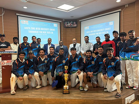   ಮಂಡ್ಯ ಪಿಇಟಿಯಲ್ಲಿ ತರಬೇತಿ ಪಡೆದು ಮೈಸೂರಿನಲ್ಲಿ ನಡೆದ ಪಂದ್ಯದಲ್ಲಿ ಗೆದ್ದು ಫೈನಲ್ ಪ್ರವೇಶಿಸಿದ  ಬೆಳಗಾವಿ ವಿಶ್ವೇಶ್ವರಯ್ಯ ತಾಂತ್ರಿಕ ವಿಶ್ವವಿದ್ಯಾನಿಲಯ(ವಿ.ಟಿ.ಯು.) ತಂಡ.