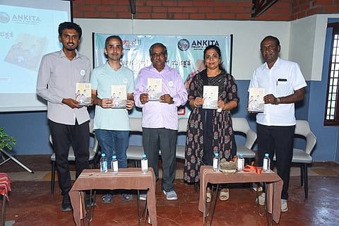  ತುಮಕೂರಿನಲ್ಲಿ ಇಜ್ಞಾನ ಟ್ರಸ್ಟ್​ ಹೊರತಂದಿರುವ "ಪುಟ್ಟ ಪುಟ್ಟಿ ಮತ್ತು ಸೈಬರ್​ ಸುರಕ್ಷತೆ' ಕೃತಿಯನ್ನು ಟಿ.ಎಸ್​.ಗೋಪಾಲ್​ ಬಿಡುಗಡೆಗೊಳಿಸಿದರು. ಟಿ.ಜಿ.ಶ್ರೀನಿಧಿ, ಜಿ.ಎಸ್​.ಅರುಣ್​ ಕುಮಾರ್​, ರೂಪಶ್ರೀ ಇದ್ದರು.