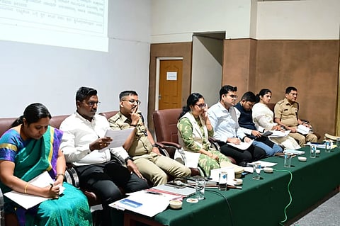 ಉಡುಪಿಯಲ್ಲಿ ನಡೆದ ಎಸ್​ಸಿ, ಎಸ್​ಟಿ ಹಿತ ರಕ್ಷಣಾ ಸಭೆಯಲ್ಲಿ ಸ್ವರೂಪಾ ಟಿ.ಕೆ. ಮಾತನಾಡಿದರು. ಪ್ರತೀಕ್​ ಬಾಯಲ್​, ಹರಿರಾಮ್​ ಶಂಕರ್​, ರುಥ್ರೇನ್​ ಪಿ., ರಶ್ಮಿ ಇತರರಿದ್ದರು.