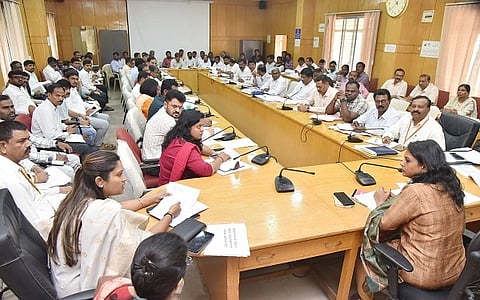 ತುಮಕೂರು ಜಿಲ್ಲಾ ವಿಪತ್ತು ನಿರ್ವಹಣಾ ಪ್ರಾಧಿಕಾರದ ಸಭೆಯು  ಜಿಲ್ಲಾಧಿಕಾರಿ ಶುಭಕಲ್ಯಾಣ್​ ಅಧ್ಯಕ್ಷತೆಯಲ್ಲಿ ನಡೆಯಿತು. 