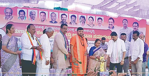 ಹರಪನಹಳ್ಳಿಯಲ್ಲಿ ಸುಧಾರಿತ ಸಗಟು ನೀರು ಸರಬರಾಜು ಯೋಜನೆ ಕಾಮಗಾರಿಗೆ ಶಂಕುಸಾಪ್ಥನೆ ನೆರವೇರಿಸುವ ಕಾರ್ಯಕ್ರಮವನ್ನು ನಗರಾಭಿವೃದ್ಧಿ ಸಚಿವ ಬೈರತಿ ಸುರೇಶ್ ಉದ್ಘಾಟಿಸಿದರು.
