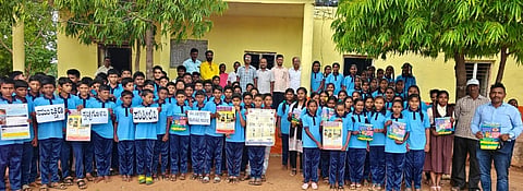 Dengue. ಗಜೇಂದ್ರಗಡ ತಾಲೂಕಿನ ಲಕ್ಕಲಕಟ್ಟಿ ಗ್ರಾಮದ ಶ್ರೀ ಮಾರುತೇಶ್ವರ ಪ್ರೌಢಶಾಲೆಯಲ್ಲಿ ಡೆಂಗೆ ವಿರೋಧಿ ಮಾಸಾಚರಣೆ ಕುರಿತು ಉಪ ಜಿಲ್ಲಾ ಆರೋಗ್ಯ ಶಿಕ್ಷಣಾಧಿಕಾರಿ ಎಸ್.ಡಿ. ಬೆನ್ನೂರ ಮಾತನಾಡಿದರು.