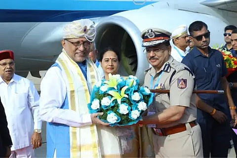  ಉಪರಾಷ್ಟ್ರಪತಿ ಸಿ.ಪಿ.ರಾಧಾಕೃಷ್ಣನ್ ಅವರನ್ನು ಸ್ವಾಗತಿಸಿದ ಡಿಜಿ-ಐಜಿಪಿ ಡಾ.ಎಂ.ಎ.ಸಲೀಂ