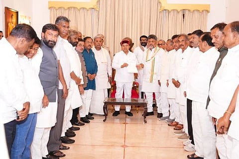 ಸರ್ಕಾರ ರಚನೆಗೆ ಹಕ್ಕು ಮಂಡಿಸಿದ ಡಿಕೆಶಿ: ಜೂನ್ 3ರ ಸಂಜೆ 4:05ಕ್ಕೆ ಸಿಎಂ ಆಗಿ ಪ್ರಮಾಣ ವಚನ ಸ್ವೀಕಾರ