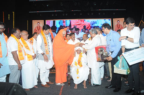 ಮೈಸೂರಿನ ಕಲಾಮಂದಿರದಲ್ಲಿ ಸೋಮವಾರ ಆಯೋಜಿಸಿದ್ದ ಬಸವ ಜಯಂತಿ ಕಾರ್ಯಕ್ರಮ