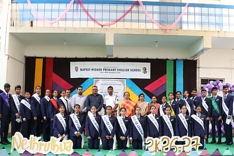ದಾವಣಗೆರೆಯ ಬಾಪೂಜಿ ಹಿರಿಯ ಪ್ರಾಥಮಿಕ ಶಾಲೆಯಲ್ಲಿ ಗುರುವಾರ ಹಮ್ಮಿಕೊಂಡಿದ್ದ ‘ನೇತೃತ್ವ’ ಕಾರ್ಯಕ್ರಮದಲ್ಲಿ ವಿದ್ಯಾರ್ಥಿ ಮುಖಂಡರು ಅಧಿಕಾರ ವಹಿಸಿಕೊಂಡರು. ದಾವಣಗೆರೆ ಸಂಚಾರ ವಿಭಾಗದ ವೃತ್ತ ನಿರೀಕ್ಷಕ ಬಿ. ಮಂಜುನಾಥ್, ಮಂಜುನಾಥ ರಂಗರಾಜು,  ಜೆ. ಎಸ್.ವನಿತಾ, ಪಿ.ವಿ.ಪ್ರಭು, ಎಂ.ಎಸ್.ಲತಾ, ಪಿ.ಡಿ. ಶೀಬಾ ರಾಣಿ, ಕೆ.ಎಸ್.ಮನ್ಸೂರ್ ಇದ್ದರು