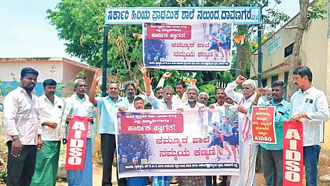 ಕೆಪಿಎಸ್ ಮ್ಯಾಗ್ನೆಟ್ ಯೋಜನೆ ಜಾರಿ ವಿರೋಧಿಸಿ ದಾವಣಗೆರೆ ತಾಲೂಕಿನ ನಲ್ಕುಂದ ಗ್ರಾಮದಲ್ಲಿ ಗ್ರಾಮಸ್ಥರು, ಸಾರ್ವಜನಿಕ ಶಿಕ್ಷಣ ಉಳಿಸಿ ಸಮಿತಿ ಹಾಗೂ ಎಐಡಿಎಸ್‌ಒ ನೇತೃತ್ವದಲ್ಲಿ ಮಂಗಳವಾರ ಪ್ರತಿಭಟನೆ ನಡೆಸಿದರು. ಮಧು ತೊಗಲೇರಿ, ಮಹಾದೇವಪ್ಪ, ರಂಗಸ್ವಾಮಿ, ಶಿವಲಿಂಗಪ್ಪ, ನಾಗರಾಜ್, ದೇವೇಂದ್ರಪ್ಪ ಇತರರಿದ್ದರು. 