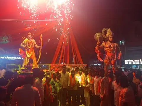 ಶ್ರೀರಾಮ ಉತ್ಸವ ಸಮಿತಿ ವತಿಯಿಂದ ದಾವಣಗೆರೆಯಲ್ಲಿ ಭಾನುವಾರ ಆಯೋಜಿಸಿದ್ದ ಶ್ರೀರಾಮೋತ್ಸವದ ಪೂಜಾ ಕಾರ್ಯಕ್ರಮದಲ್ಲಿ  ಶ್ರೀನಿವಾಸ ದಾಸಕರಿಯಪ್ಪ, ಸತೀಶ್ ಪೂಜಾರಿ, ಸಂದೀಪ್ ಗುರೂಜಿ, ಅಮೋಘವರ್ಷ, ಜಿ.ಹರೀಶ್ ಇತರರಿದ್ದರು. 