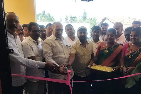 ಹಿರೇಕೆರೂರ ಪಟ್ಟಣದಲ್ಲಿ ಪಶು ಸಂಗೋಪನಾ ಇಲಾಖೆ ಆವರಣದಲ್ಲಿ ನೂತನವಾಗಿ 50 ಲಕ್ಷ ರೂ. ವೆಚ್ಚದಲ್ಲಿ ನಿರ್ವಿುಸಿದ ಕಚೇರಿಯನ್ನು ಶಾಸಕ ಯು.ಬಿ. ಬಣಕಾರ ಉದ್ಘಾಟಿಸಿದರು. Dairy farming